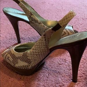Ladies shoes